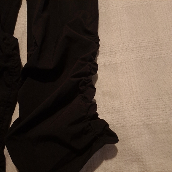 Under Armour girls size 6 black lightweight rushed leg pants - Picture 7 of 7